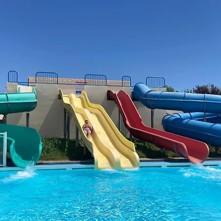 Birch Breeze - 2 Bedroom Mobile At Les Amiaux Holiday home Saint-Jean-de-Monts